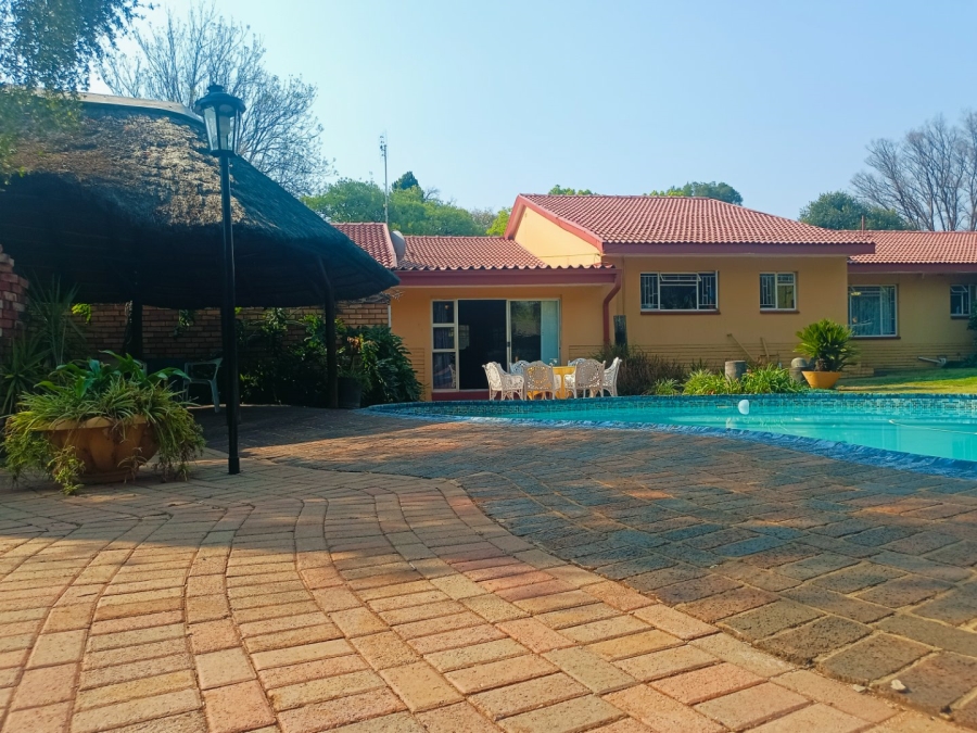 5 Bedroom Property for Sale in Wilkoppies North West